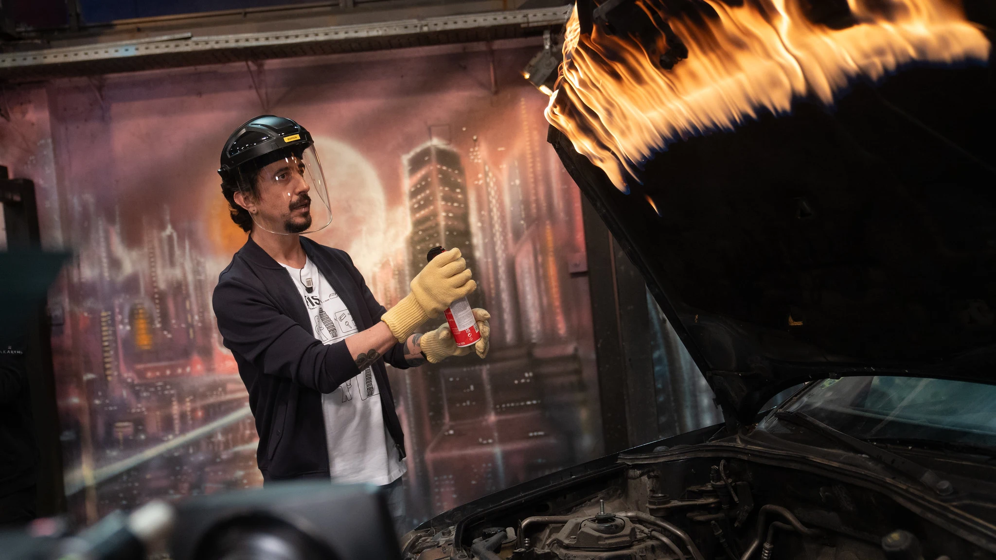 ¿Qué potencia tiene un spray apagafuegos? Marron lo pone a prueba en El Hormiguero ¿Qué potencia tiene un spray apagafuegos? Marron lo pone a prueba en El Hormiguero