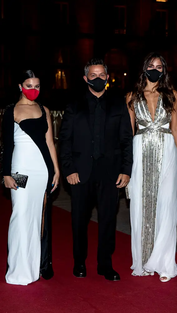 Alejandro Sanz, Rachel Valdes y Manuela en 2020