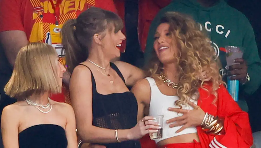 Taylor Swift y Blake Lively en la Super Bowl