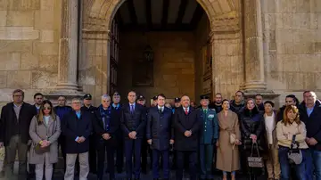 Minuto de silencio en León por los guardias civiles fallecidos