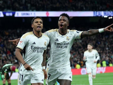 Rodrygo y Vinícius celebran un gol con el Real Madrid