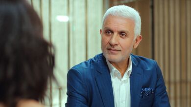 ¿Halit se retira? El empresario comunica que quiere dejar el Holding… ¡En manos de Mert!