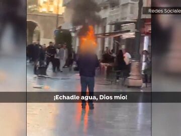 Un hombre se quema a lo bonzo en Cartagena
