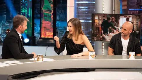 Natalia Sánchez revela alguna de las mayores bromas de su madre: "Nos obligaba a vestirnos de sevillanas a toda la familia" Natalia Sánchez revela alguna de las mayores bromas de su madre: "Nos obligaba a vestirnos de sevillanas a toda la familia"