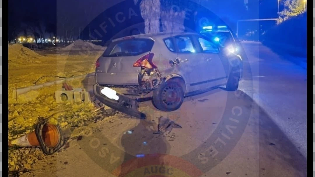 Coche de la Guardia Civil vuelve a ser embestido en San Roque Coche de la Guardia Civil vuelve a ser embestido en San Roque