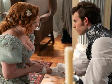 Nicola Coughlan como Penelope Featherington y Luke Newton como Colin Bridgerton en la temporada 3 de Los Bridgerton Nicola Coughlan como Penelope Featherington y Luke Newton como Colin Bridgerton en la temporada 3 de Los Bridgerton