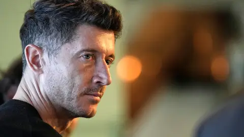 Lewandowski durante el acto de clausura de la 18ª edición de libro 'Relatos Solidarios del Deporte' Lewandowski durante el acto de clausura de la 18ª edición de libro 'Relatos Solidarios del Deporte'