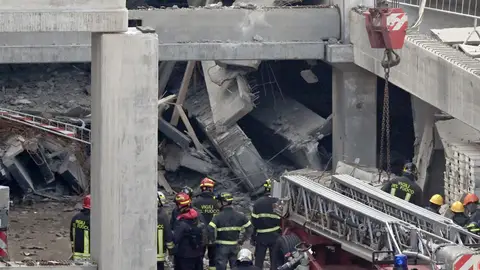 Imagen del derrumbe del edificio en Florencia, Italia Imagen del derrumbe del edificio en Florencia, Italia