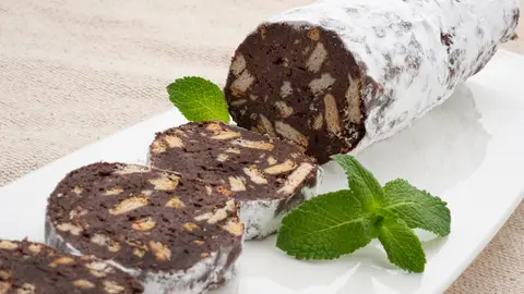 Un postre original, divertido y muy dulce de Karlos Arguiñano: chorizo de chocolate Un postre original, divertido y muy dulce de Karlos Arguiñano: chorizo de chocolate