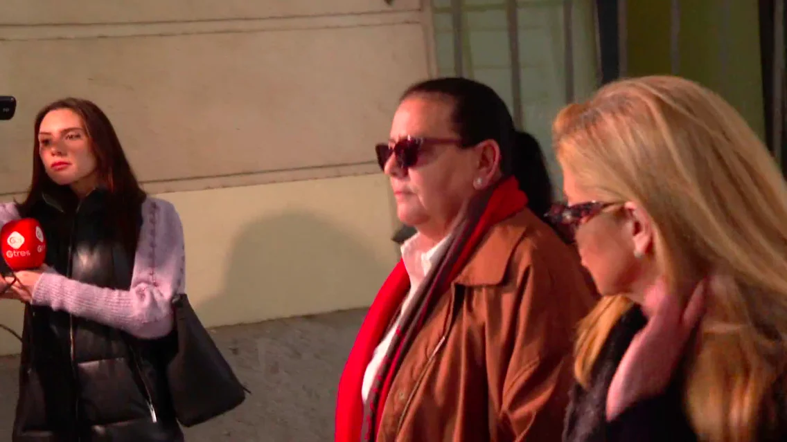 María del Monte a su llegada a la Audiencia de Sevilla. María del Monte a su llegada a la Audiencia de Sevilla.