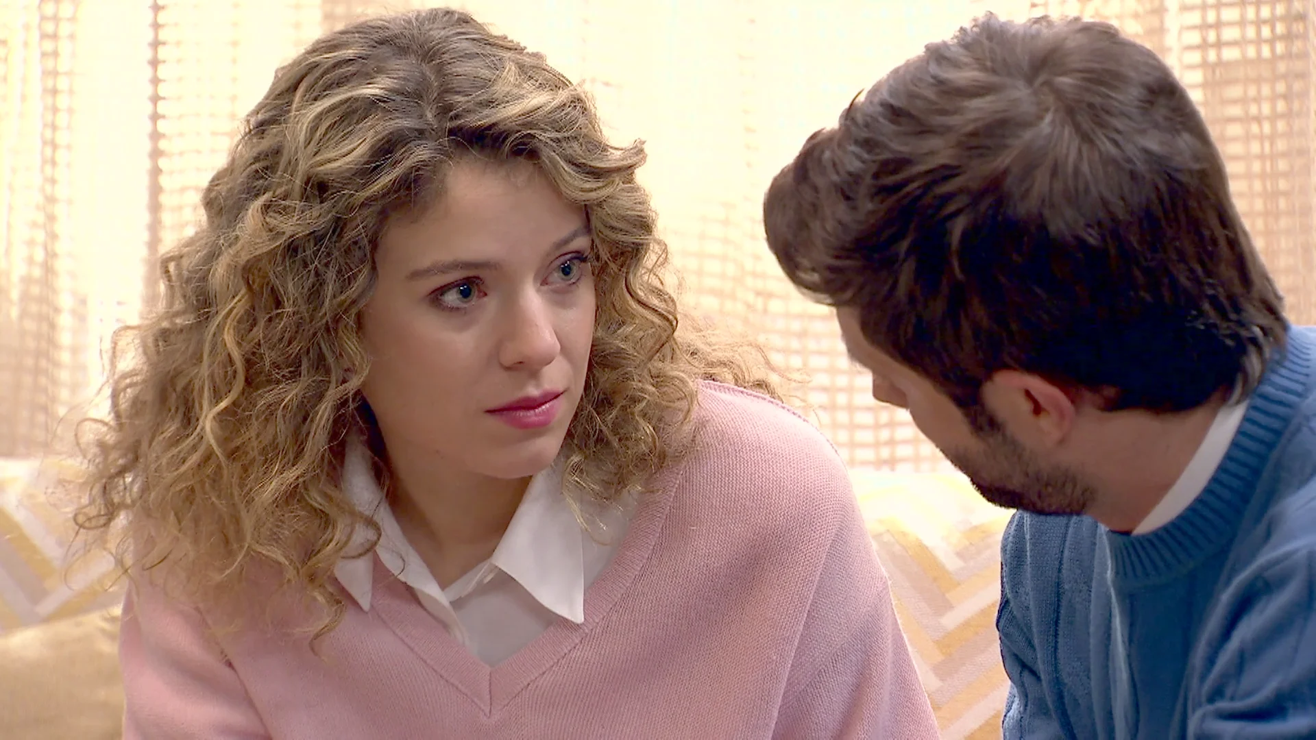 Lola calma el sentimiento de culpa de Rom&aacute;n por ser un Quevedo