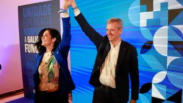 El candidato Popular a la Xunta, Alfonso Rueda (d), junto a la secretaria general del partido en Galicia, Paula Prado 