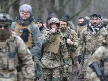 Soldados ucranianos cerca de Kiev Soldados ucranianos cerca de Kiev
