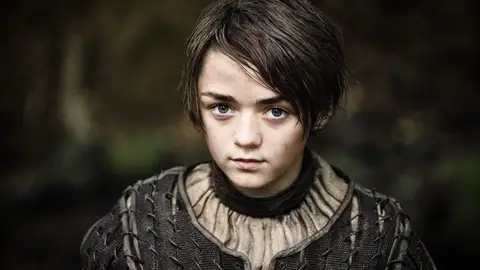 Maisie Williams como Arya Stark al principio de Juego de Tronos Maisie Williams como Arya Stark al principio de Juego de Tronos