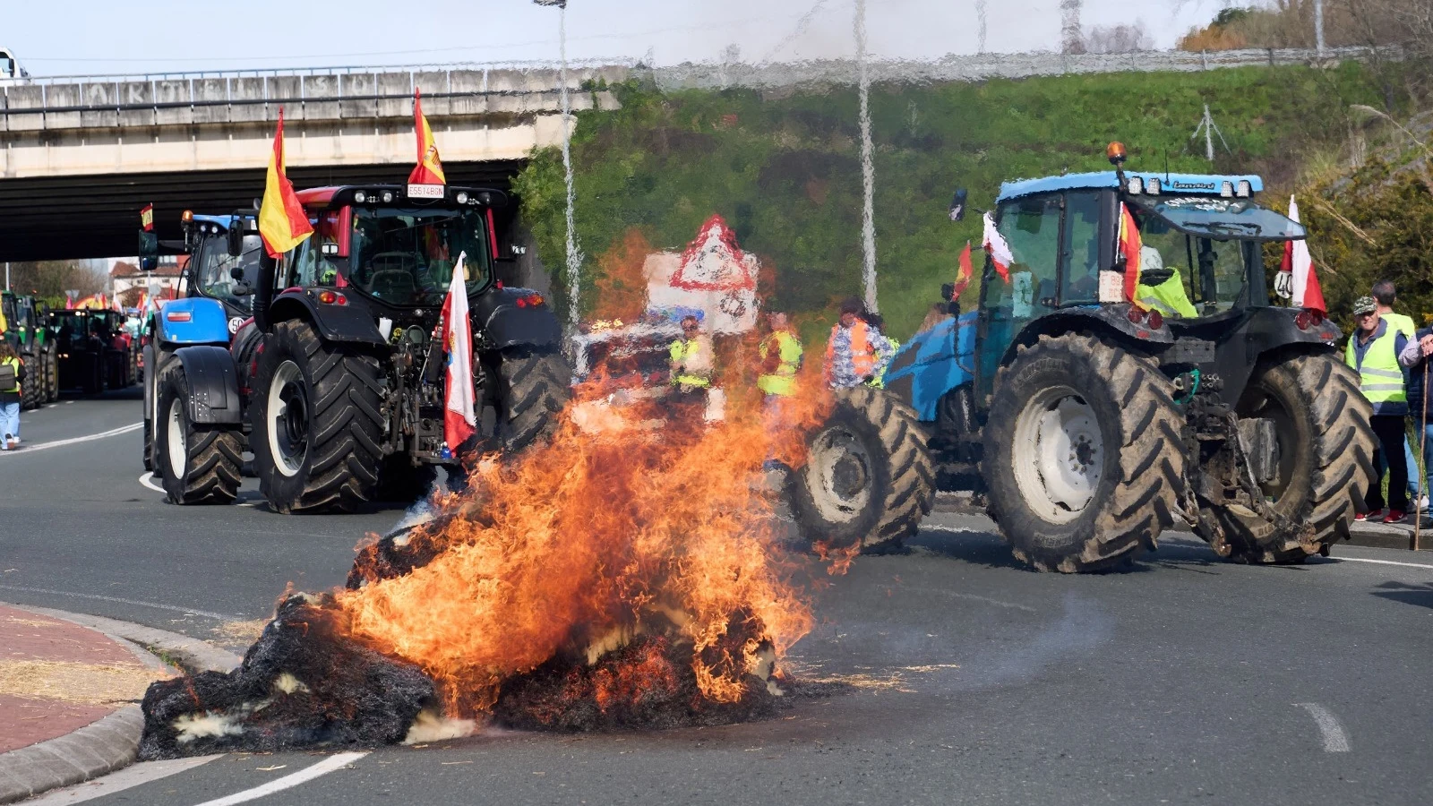 Tractorada de los ganaderos en Colindres. Tractorada de los ganaderos en Colindres.
