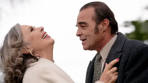 En el próximo capítulo de Amar es para siempre: Elena y Crespo planean huir del país En el próximo capítulo de Amar es para siempre: Elena y Crespo planean huir del país