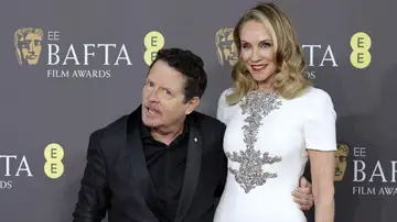 Michael J. Fox y su Tracy Pollan en los Bafta 2024