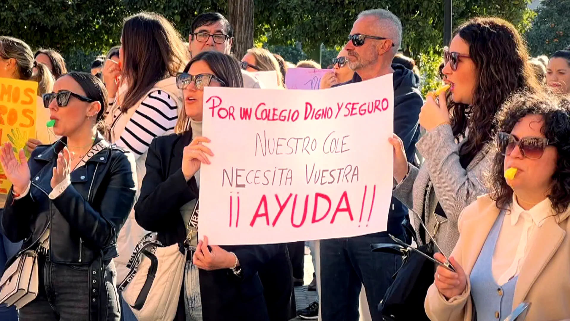 800 alumnos de un colegio sevillano, obligados a dar clase en un pasillo: "La situaci&oacute;n hay que solucionarla ya"