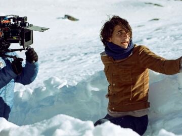 Enzo Vogrincic rodando La sociedad de la nieve