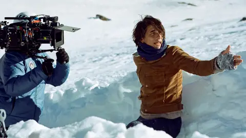 Enzo Vogrincic rodando La sociedad de la nieve Enzo Vogrincic rodando La sociedad de la nieve