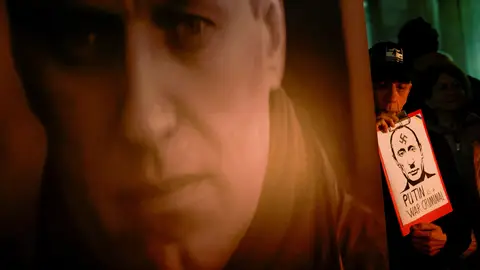 Navalny pudo ser asesinado de un puñetazo en el corazón, una técnica clásica del KGB Navalny pudo ser asesinado de un puñetazo en el corazón, una técnica clásica del KGB