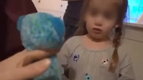 Madre acusada de abuso infantil Madre acusada de abuso infantil