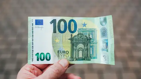 100 euros 100 euros