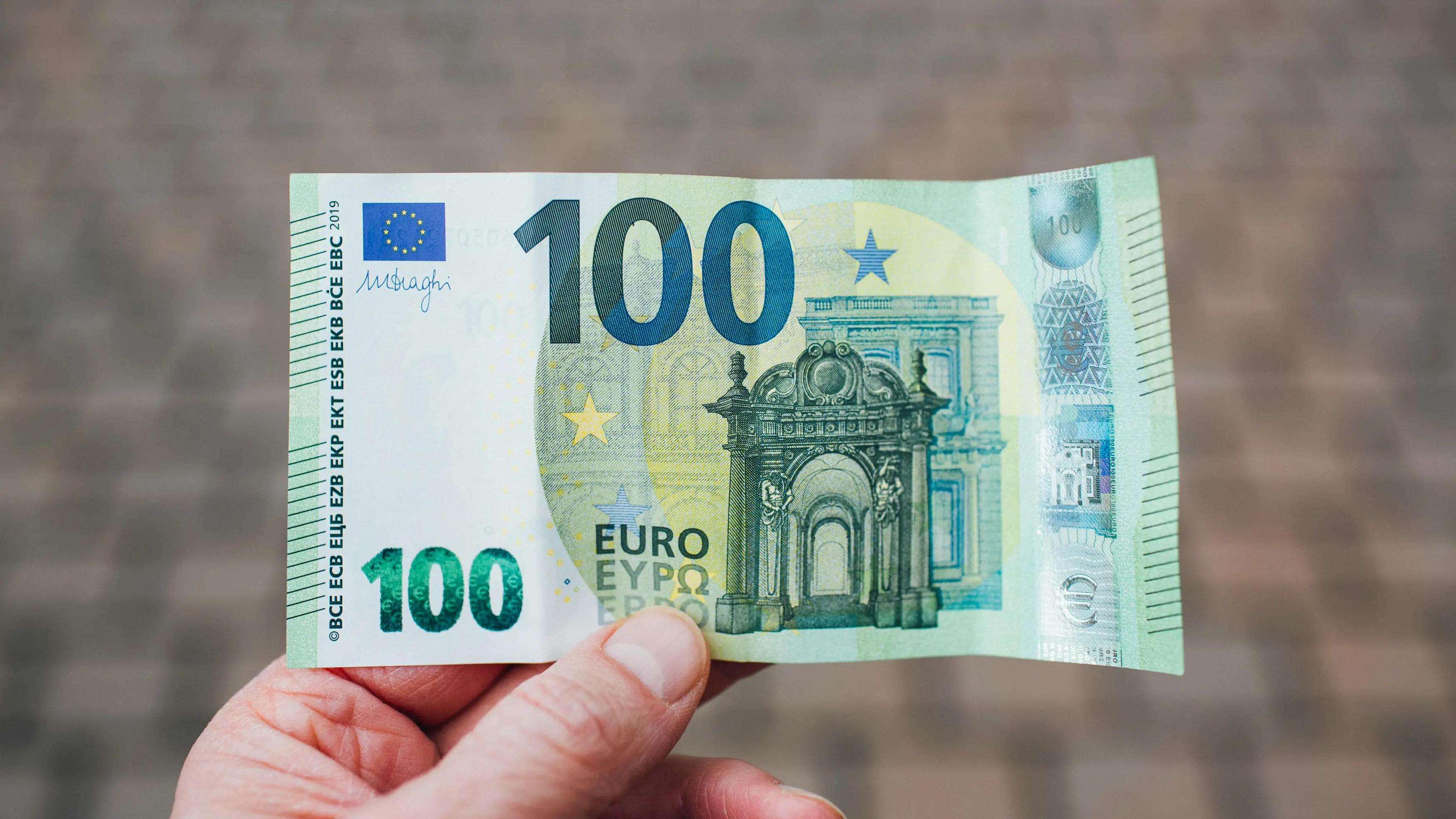 100 euros 100 euros