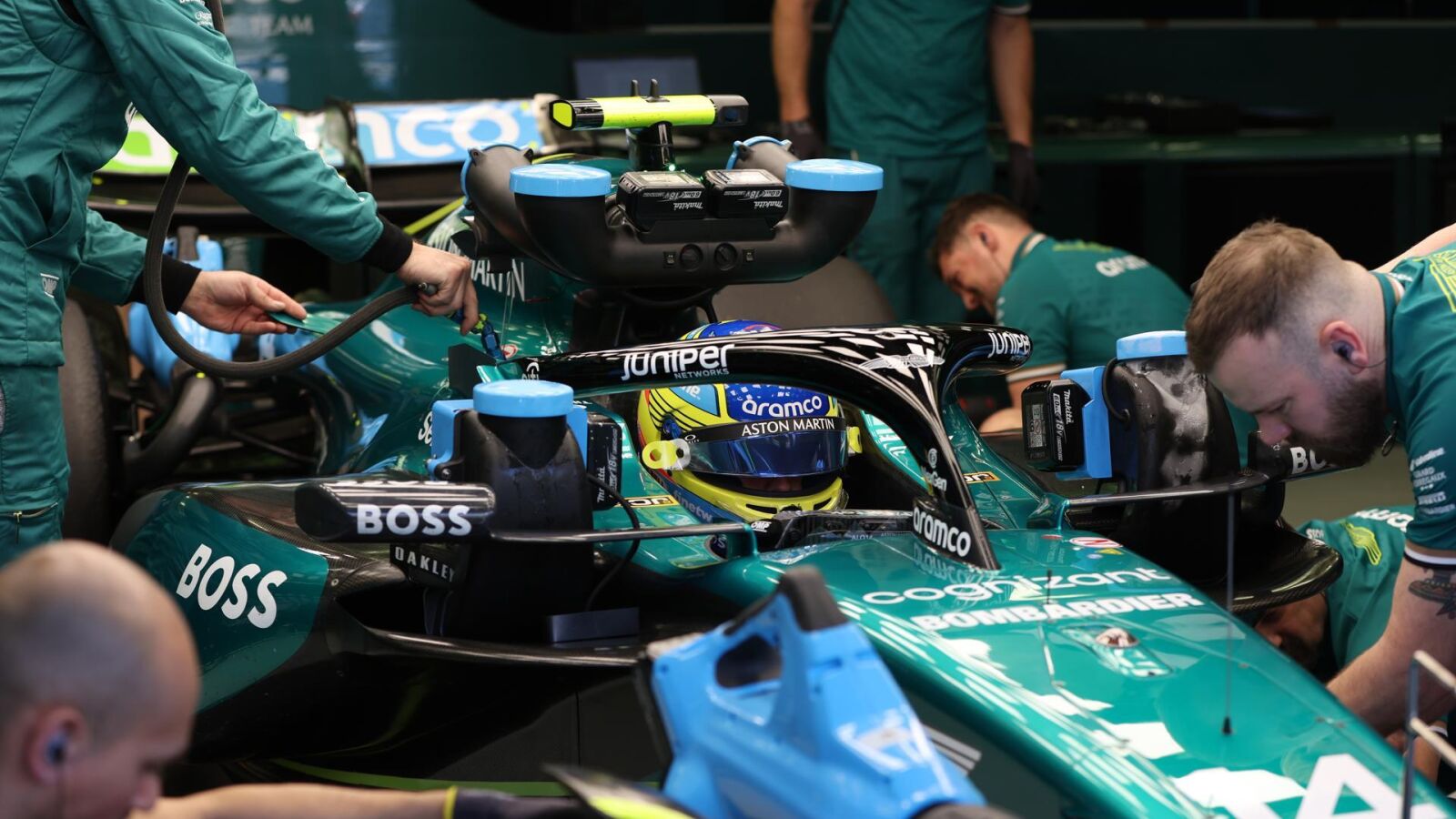 Ilusionante estreno de Fernando Alonso con el AMR24 en Bahréin y primera exhibición de poder de Verstappen