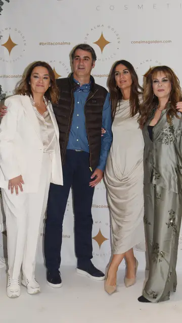 Jesulín de Ubrique y María José Campanario apoyando a su amiga Toñi Moreno en su nuevo proyecto Jesulín de Ubrique y María José Campanario apoyando a su amiga Toñi Moreno en su nuevo proyecto