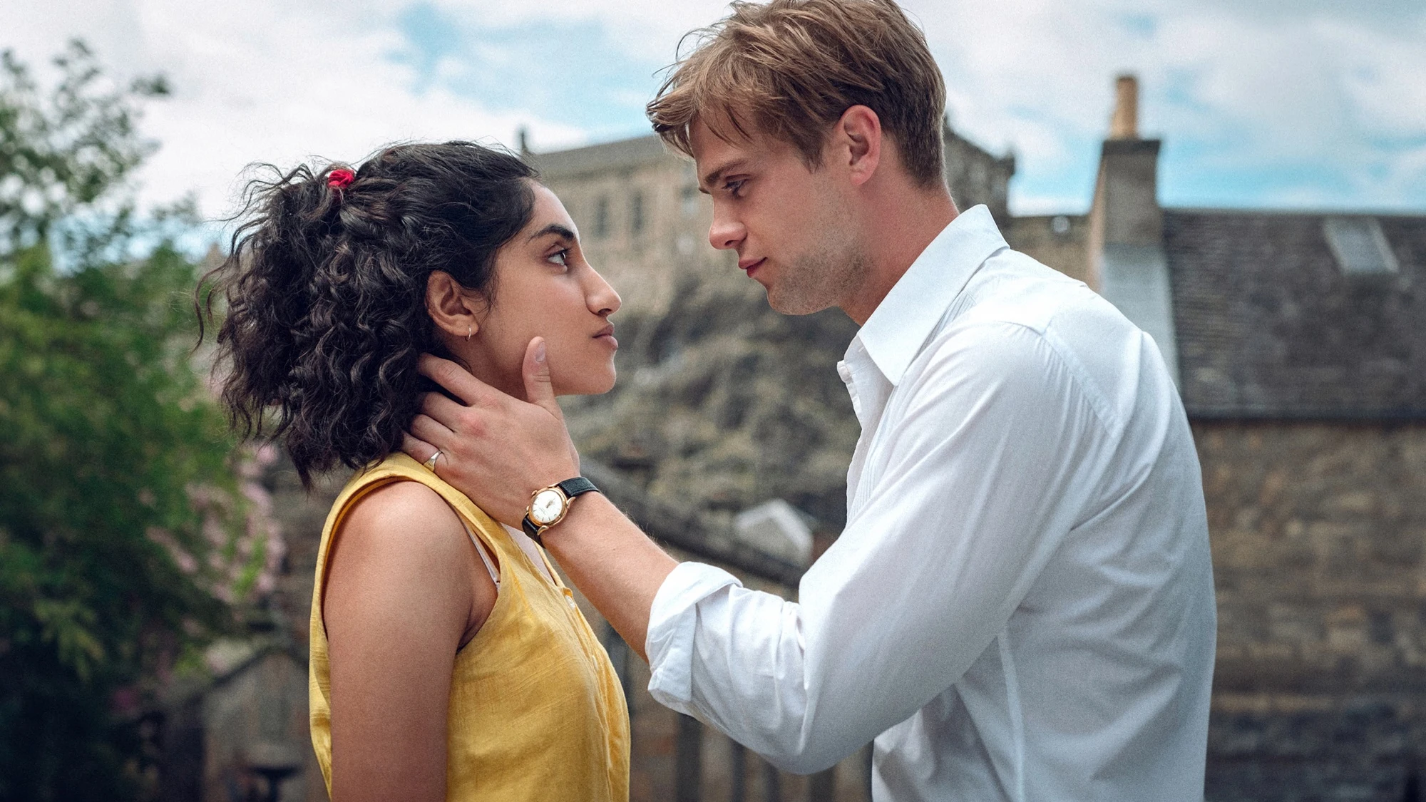 Ambika Mod y Leo Woodall en One Day (Siempre el mismo d&iacute;a)