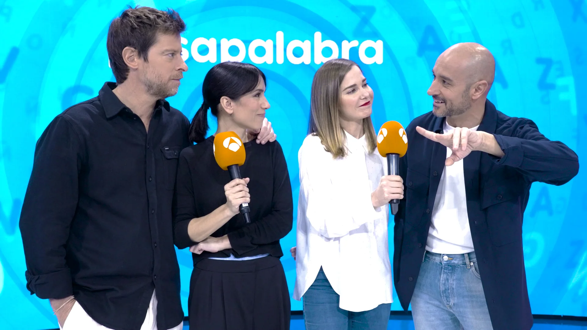 Reviviendo recuerdos: Itziar Miranda, Manu Baqueiro, Natalia Sánchez y Alain Hernández se enfrentan al test de época en Pasapalabra Reviviendo recuerdos: Itziar Miranda, Manu Baqueiro, Natalia Sánchez y Alain Hernández se enfrentan al test de época en Pasapalabra