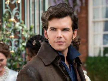 Luke Newton como Colin Bridgerton Luke Newton como Colin Bridgerton