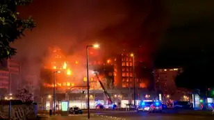 La importancia de la atención psicológica a los afectados por el incendio de Valencia: "Es necesaria la ayuda inmediata"