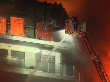 Una agente inmobiliaria del edificio incendiado en Valencia: "Es un residencial de 200 apartamentos"