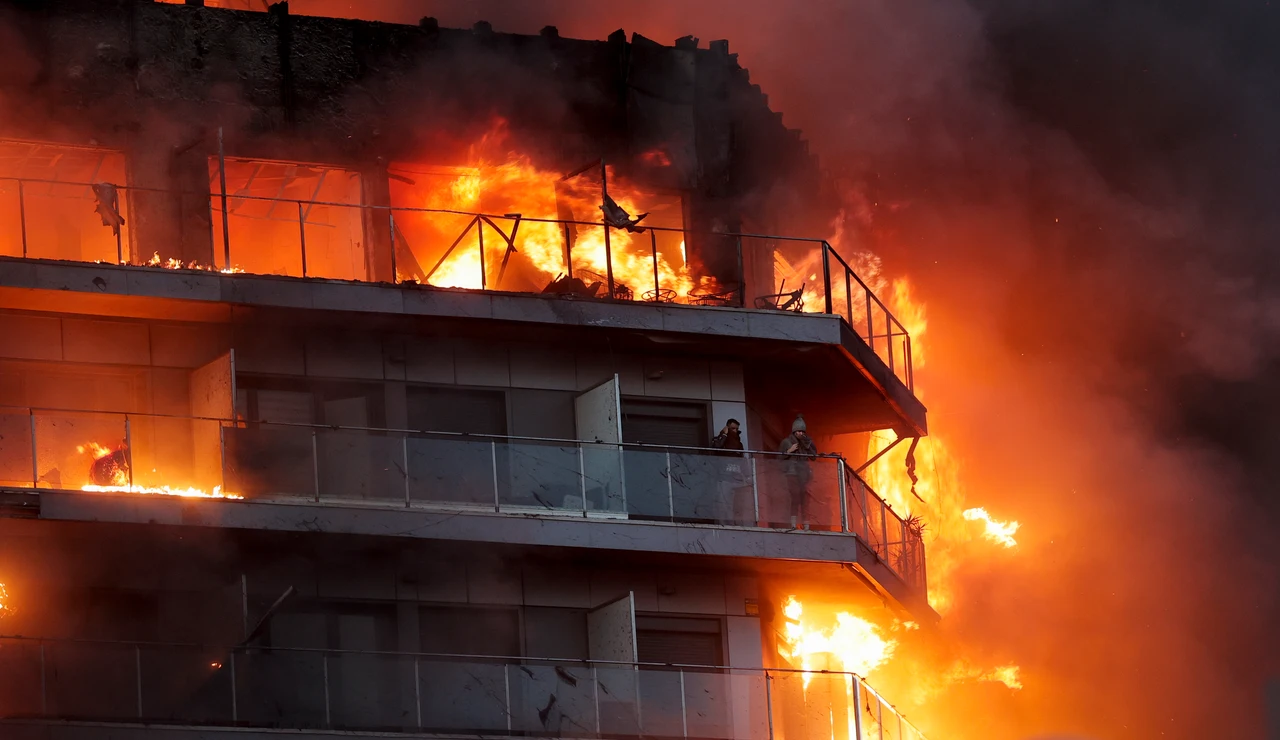 Imagen del edificio que ha salido en llamas en Valencia 