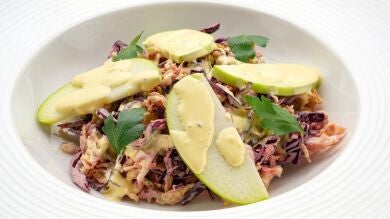 Ensalada de repollo y zanahoria con manzana y mostaza, de Arguiñano