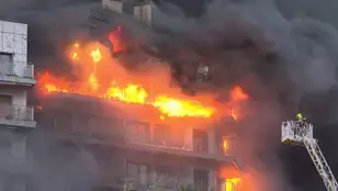 Testigo del incendio devorado por el fuego en Valencia: "Hemos escuchado gritos de gente pidiendo ayuda"
