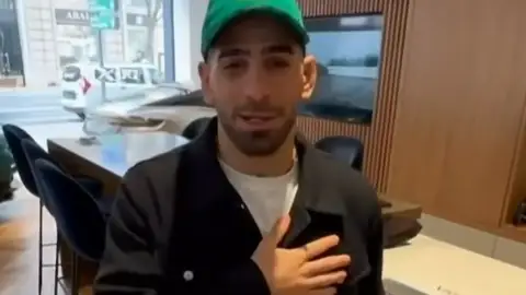 Ilia Topuria agradece un regalo de Fernando Alonso tras ganar el título de la UFC Ilia Topuria agradece un regalo de Fernando Alonso tras ganar el título de la UFC