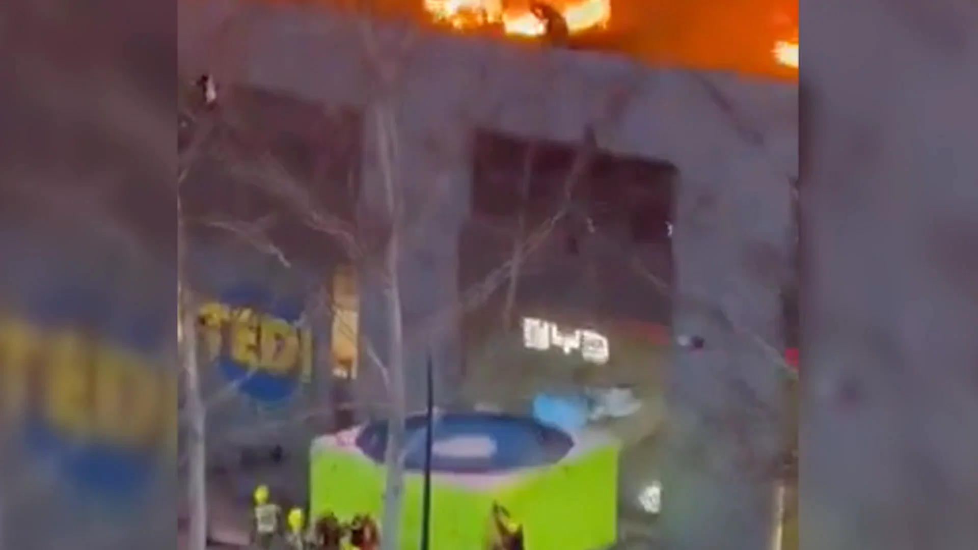 Bombero salta al vacío Bombero salta al vacío