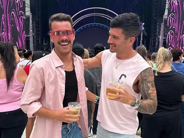 Jesse Baird junto a su novio Luke Davies. Jesse Baird junto a su novio Luke Davies.