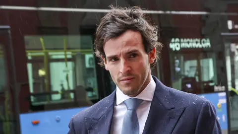 Íñigo Onieva llegando a la boda de Felipe Matossian e Ina Morenés Íñigo Onieva llegando a la boda de Felipe Matossian e Ina Morenés