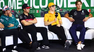 Piastri, Russell, Zhou y Alonso en una rueda de prensa en 2023
