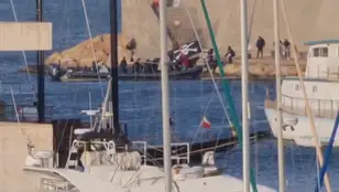 Decenas de inmigrantes desembarcaron en la playa de Roquetas de Mar