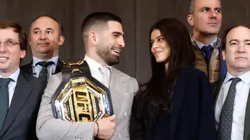 Giorgina Uzcategui e Ilia Topuria, campeón de la UFC