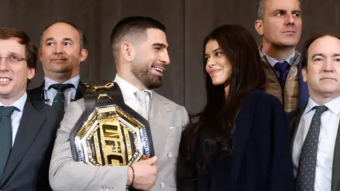 Giorgina Uzcategui e Ilia Topuria, campeón de la UFC Giorgina Uzcategui e Ilia Topuria, campeón de la UFC