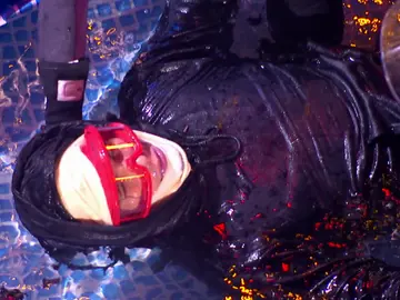 La angustia de los concursantes de El Desafío al ver tendido en el agua a Pablo Castellano La angustia de los concursantes de El Desafío al ver tendido en el agua a Pablo Castellano