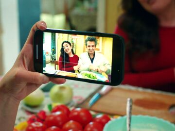 Seng&uuml;l convence a Orhan para grabar v&iacute;deos y hacerse famosos en internet, &iquest;se convertir&aacute;n en influencers? 