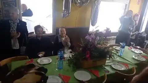 La centenaria gallega de las redes sociales celebra su cumpleaños con gaiteros y "mucha fiesta" La centenaria gallega de las redes sociales celebra su cumpleaños con gaiteros y "mucha fiesta"