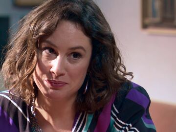 Victoria se emociona al ver el anillo de pedida de Román para Lola: "Vais a ser muy felices"